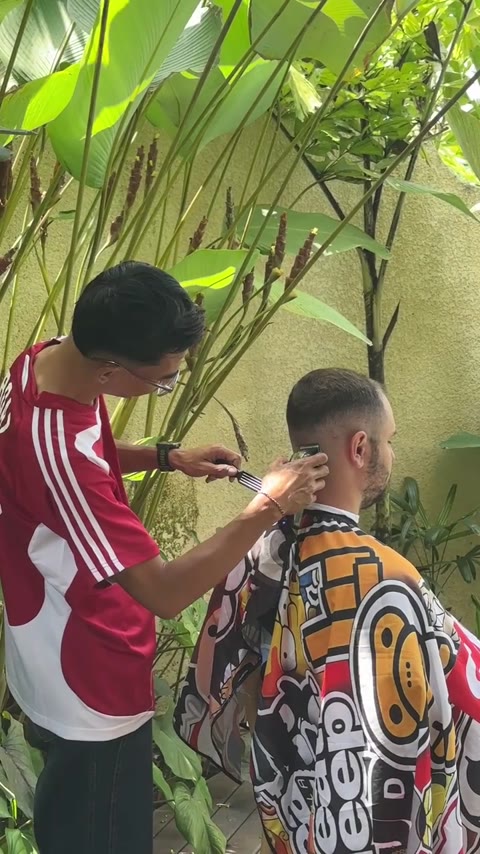 Danz shaping a haircut during a villa visit